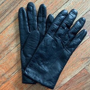 Isotoner Women's Black Leather Gloves